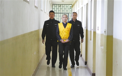 网络名人“边民”涉三宗罪被批捕