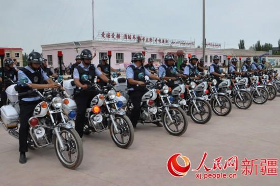 新疆12位农民买22辆摩托车送给乡政府维稳(图)
