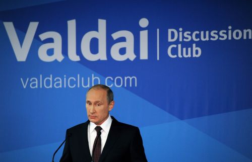 10月24日，俄总统普京在第十一届“瓦尔代”国际辩论俱乐部总结会议上发表讲话，这被视为解读俄罗斯今后外交政策走向的重要信号。法新社