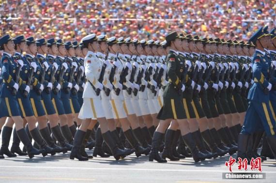 93阅兵：中国女兵走出历史 展现别样“中国美”