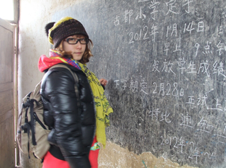 在古都小学，杨艾菁客串了一把小学老师111。.jpg
