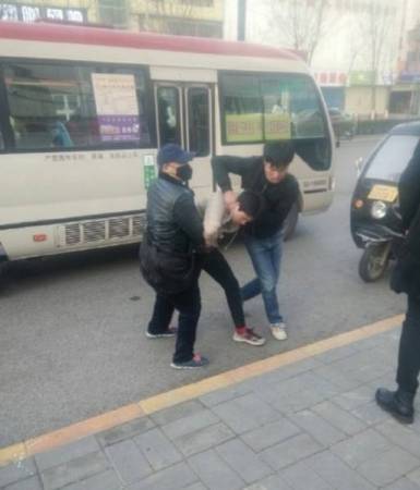 陕西一少年公交上指认小偷遭殴 4名疑犯全部落网
