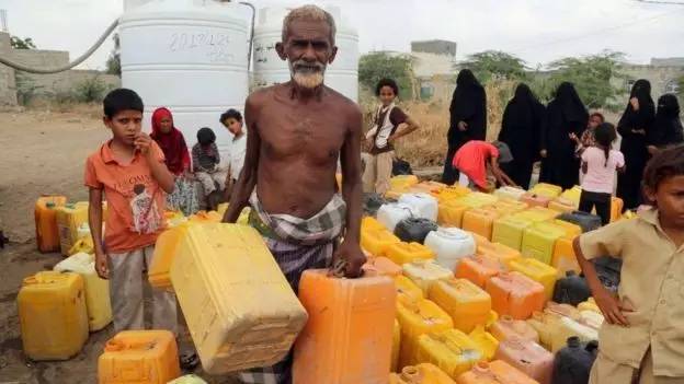 也门民众面临供水中断问题。