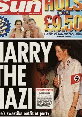  2005年，英国《太阳报》刊登哈里王子身穿纳粹军装的照片，此事引起轩然大波