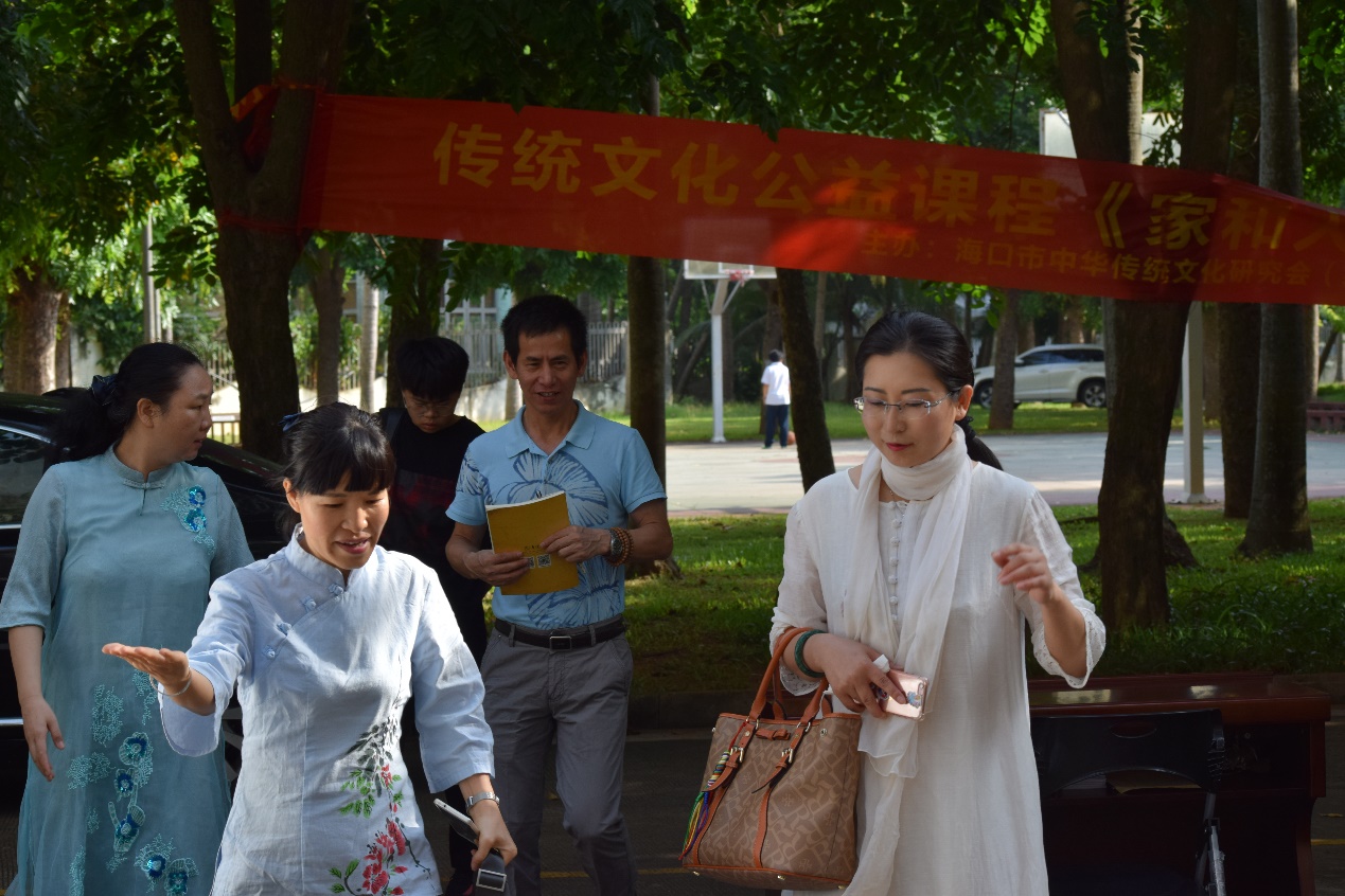 大学生卧底海口女德班反驳讲师竟然被骂是西方反华势力汉奸组图