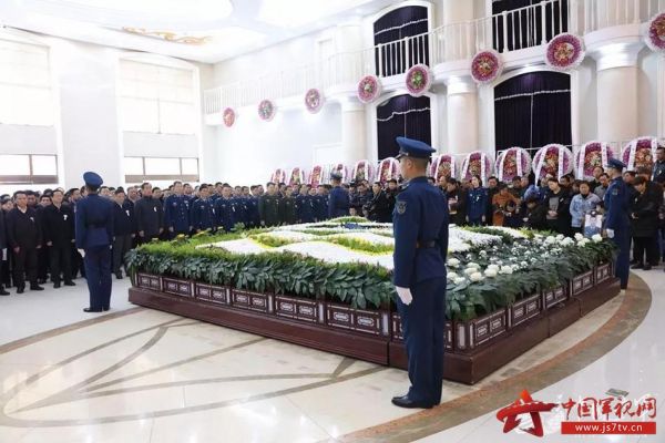 空降兵李道洲烈士追悼会在武汉举行 市民送别救人英雄
