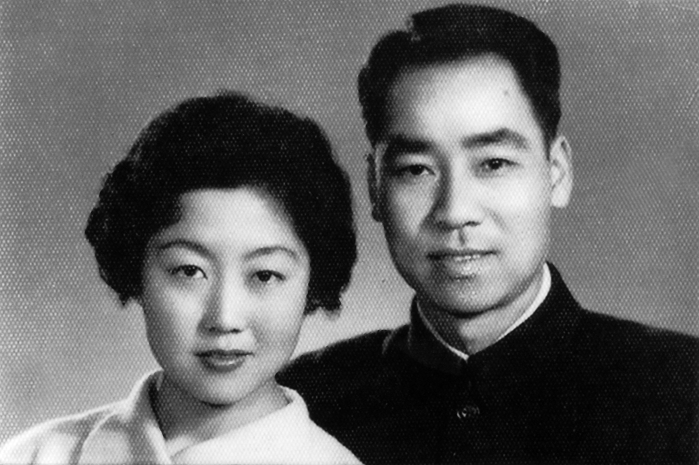 1959年2月，许渊冲与照君在北京欧美同学会合影