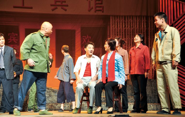廉政瞭望参与打造的川剧《巴山红叶》反映了王瑛的感人事迹。
