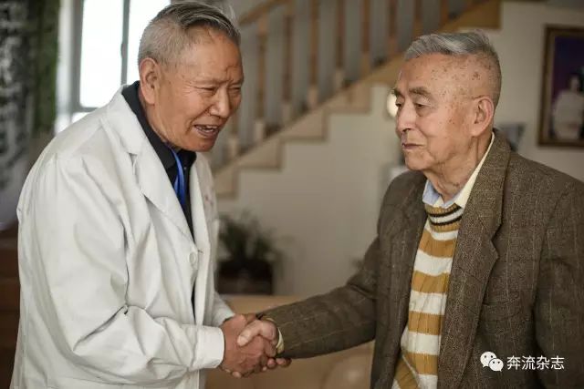 杨靖华与杨维骏相识于1949年，以是故交。