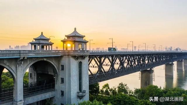 英雄城市 向阳而生 | 组图