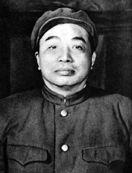 　1952年春，中国人民志愿军司令员兼政治委员彭德怀在朝鲜。
