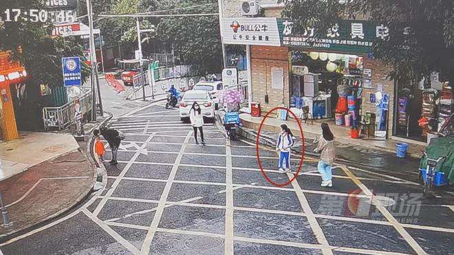 暖心！10歲女孩緊跟2歲男童，一個舉動化險為夷