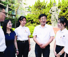 季洪旭：领航学生成为最好的自己（图）