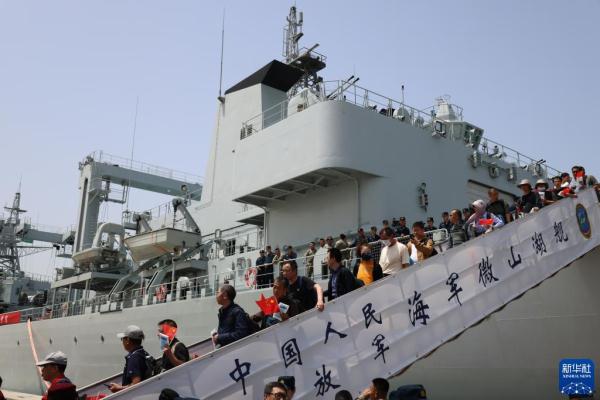 中国海军苏丹撤侨军舰抵达沙特吉达港