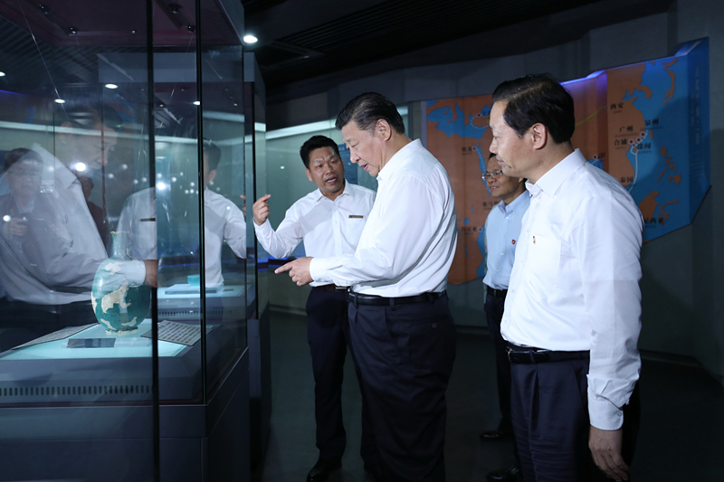 2017年4月19日，习近平在广西合浦汉代文化博物馆考察。