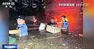 “我一定把你安全带回”！民警在深水中救人一幕感动众人（组图）