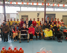 鄂州市中外好人网办事处会同鄂州市残联苏柳英工作站等公益组织开展“情暖金秋・爱在重阳”慰问活动（图）